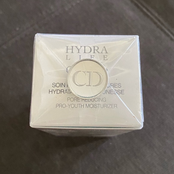 Dior - Hydra Life Close-Up Moisturizer (BRAND NEW IN BOX) - Picture 2 of 5
